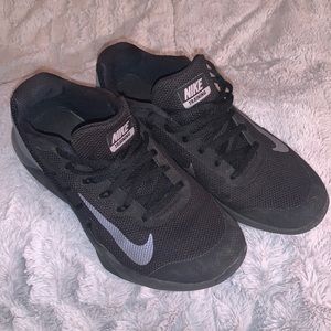 ✨NIKE TRAINING SHOES✨